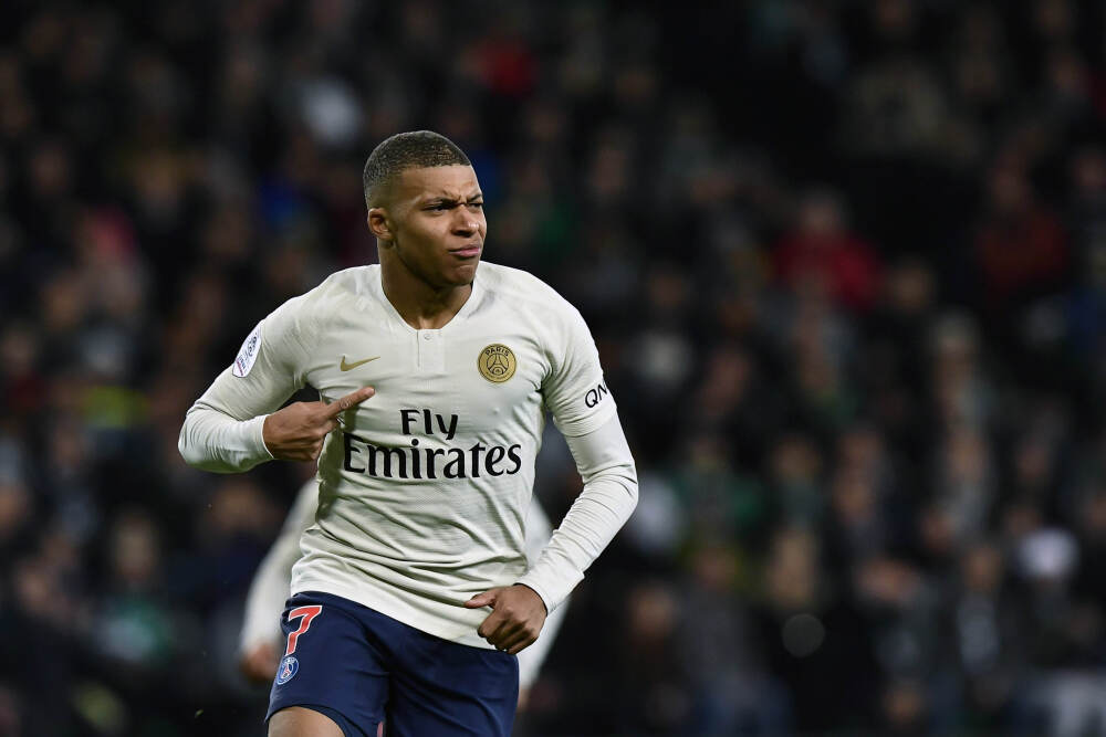 文咏珊带助理游曼谷，生娃3个多月瘦出“排骨胸”，不像母乳喂养